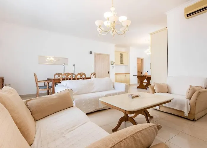 Spacious 3 Bedroom, 2 Bathroom, Apt In Sliema