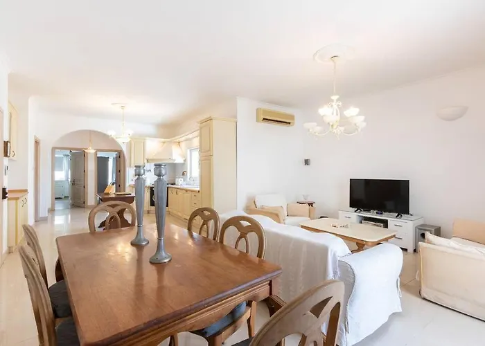 Spacious 3 Bedroom, 2 Bathroom, Apt In Sliema