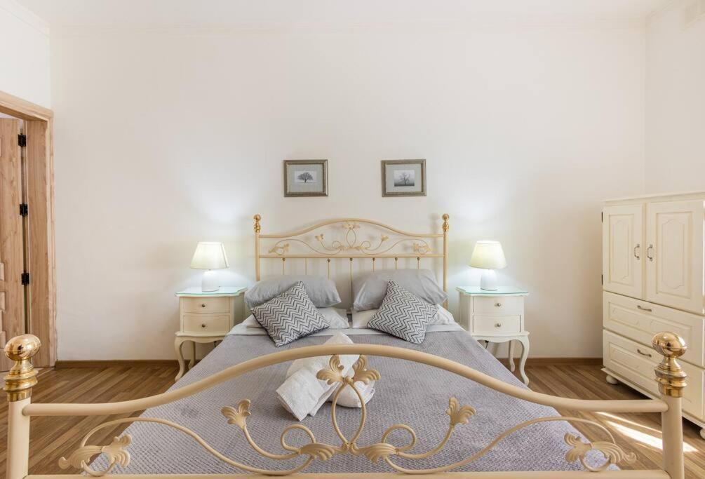 Spacious 3 Bedroom, 2 Bathroom, In Apartment