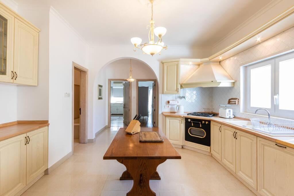 Apartment Spacious 3 Bedroom, 2 Bathroom, In Sliema