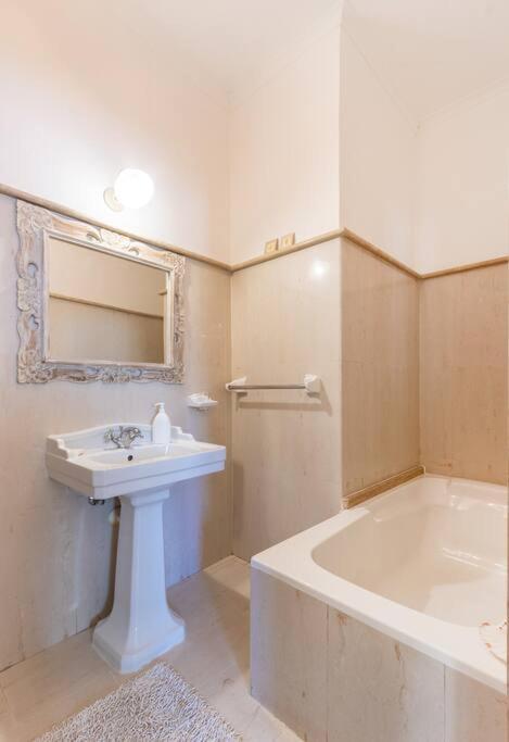 Spacious 3 Bedroom, 2 Bathroom, In Apartment Sliema