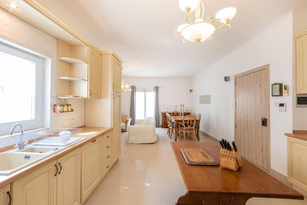 Apartment Spacious 3 Bedroom, 2 Bathroom, In Sliema
