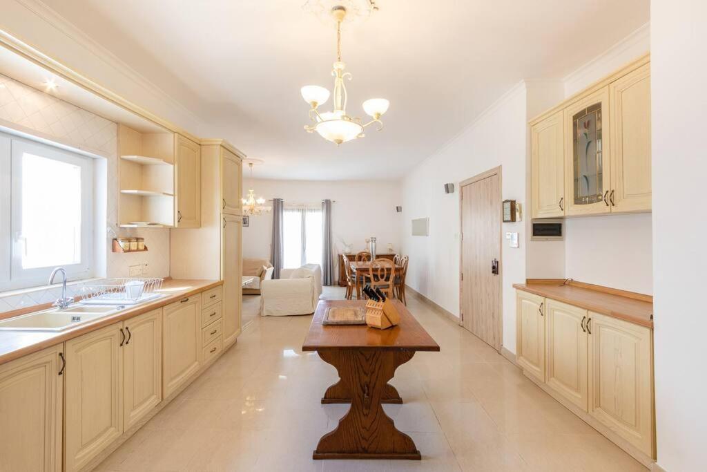Spacious 3 Bedroom, 2 Bathroom, In *