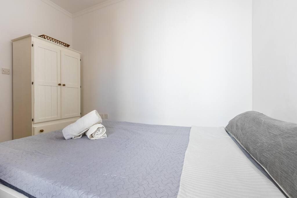 Apartment Spacious 3 Bedroom, 2 Bathroom, In